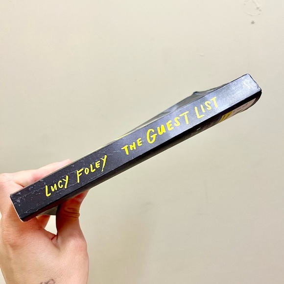 BOOKS 3 for $15 The Guest List by Lucy Foley - Picture 3 of 3